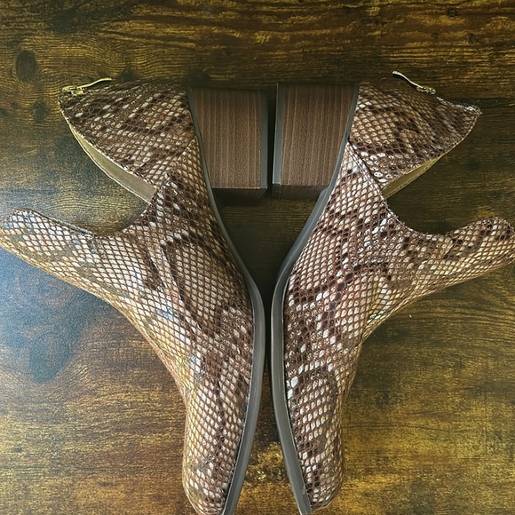 ANDREW GELLER Friona Snakeskin Booties - Picture 4 of 9